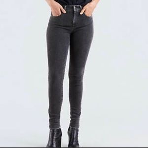 Black Levi’s Skinny Jeans